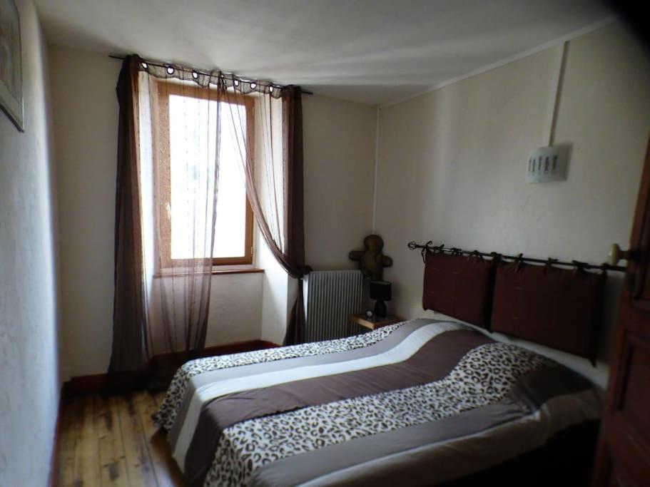 Maison Familiale Pour 8 Saint-Aventin Exteriér fotografie
