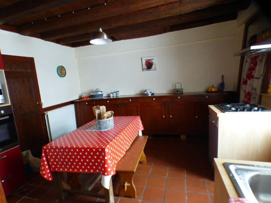 Maison Familiale Pour 8 Saint-Aventin Exteriér fotografie