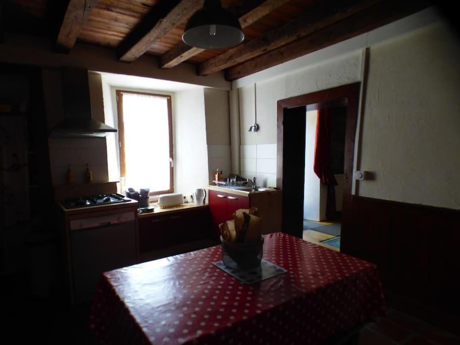 Maison Familiale Pour 8 Saint-Aventin Exteriér fotografie